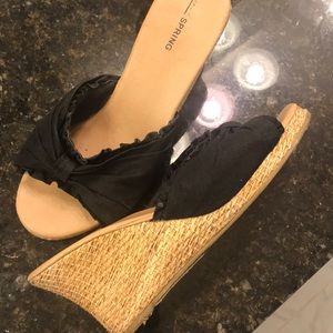 Woven wedge shoes